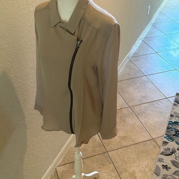 Revolve Krisa Women's M Zip Front Moto Top In Etheral Taupe Edgy Motcorore New - Picture 9 of 10